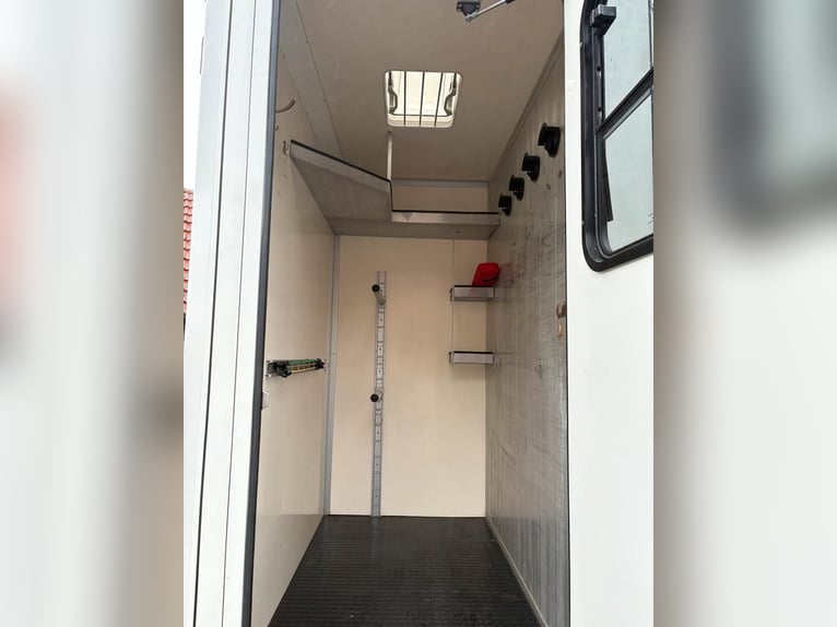 Pferdetransporter – 2 Pferde  7 Sitzplätze