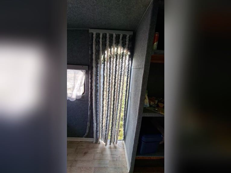 Wohnwagen umgebaut zur Sattelkammer