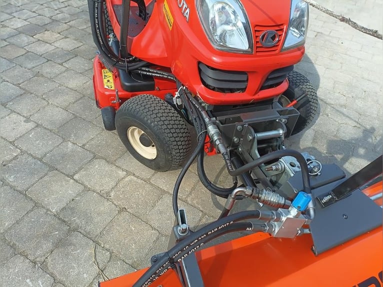 Kubota GR1600 Diesel Rasentraktor mit Kersten Kehrmaschine