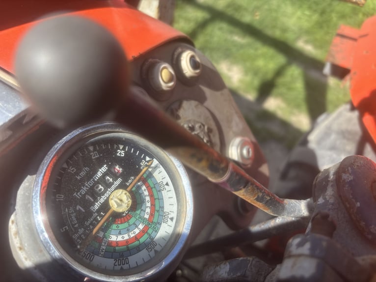 Steyr Traktor T190 mit Schaufel und Mistgabel