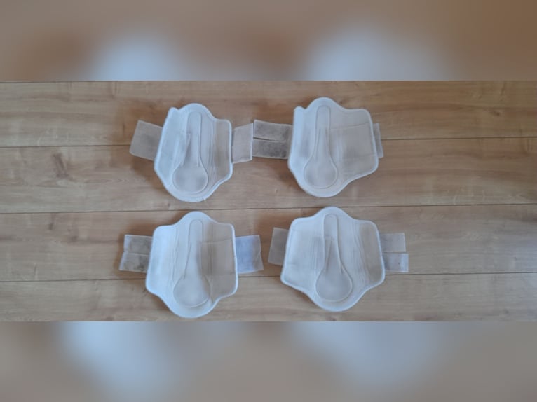 4 Weiße Gamaschen