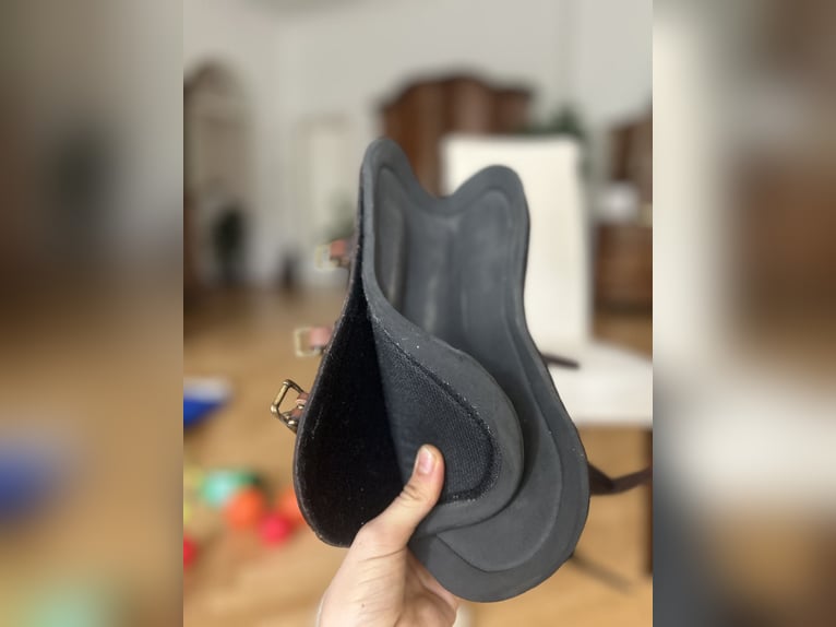 Dyon Leder Dressur-Gamaschen – braun – mit zwei Innenpads
