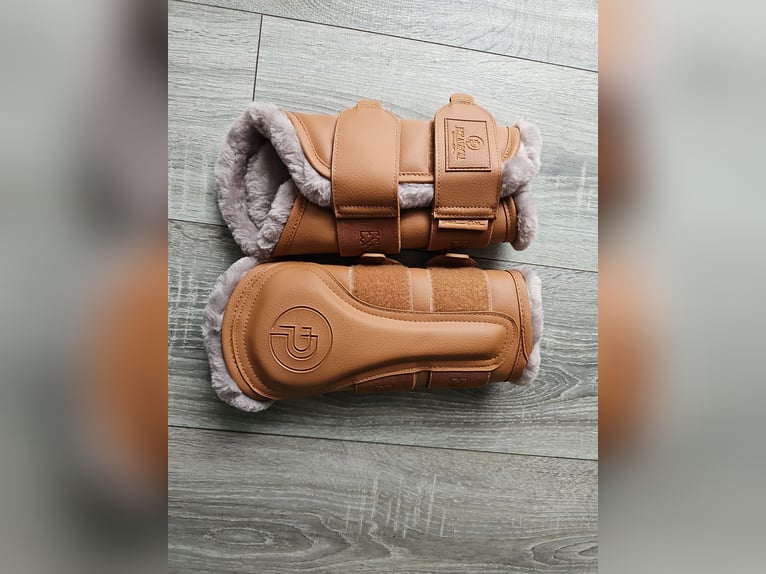 Eskadron Gamaschen – Modell Platinum mit Fell *NEU*