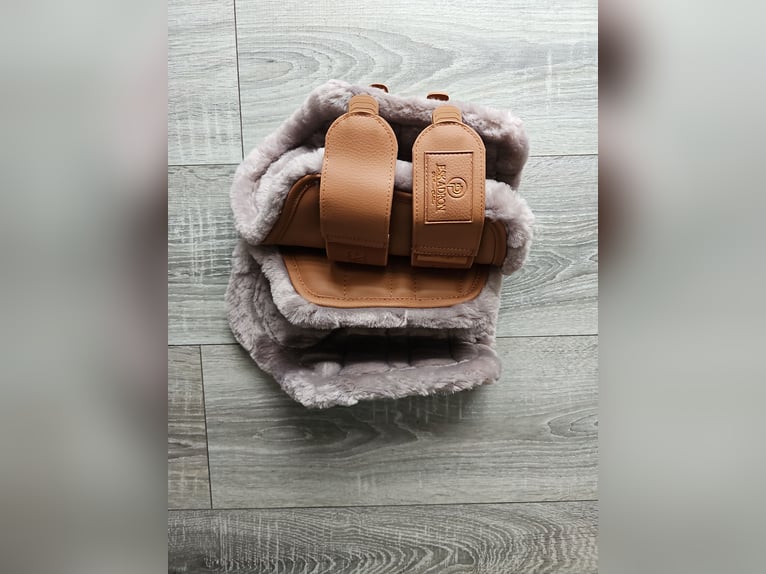 Eskadron Gamaschen – Modell Platinum mit Fell *NEU*