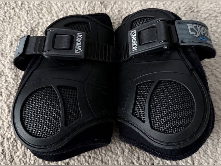 Eskadron Gamaschen + Streichkappen, AIR EASY, schwarz, Warmblut