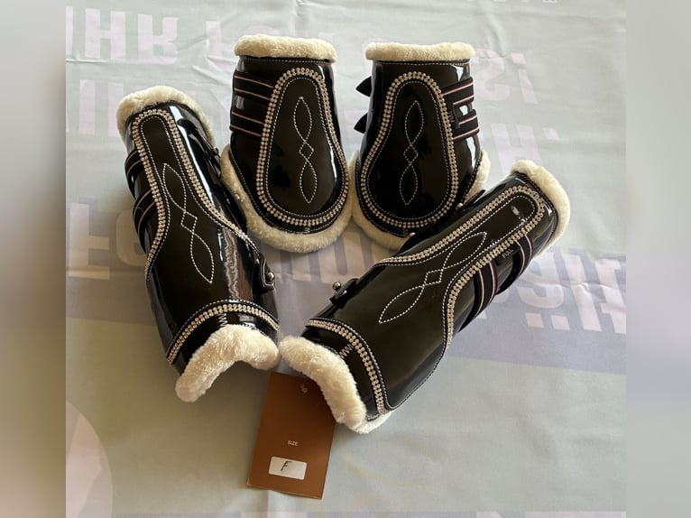 Gamaschen Set  mit Lammfell in Lackoptik und Strasssteinchen