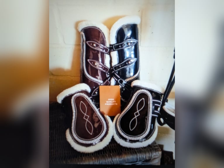 Gamaschen Set mit Lammfell in Lackoptik und Strasssteinchen