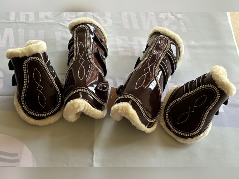 Gamaschen Set mit Lammfell in Lackoptik und Strasssteinchen