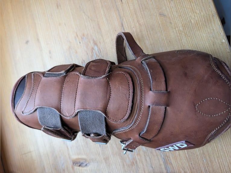 Verkaufe nicht benutze CWD Springamaschen aus hochwertigem sehr weichem Leder.