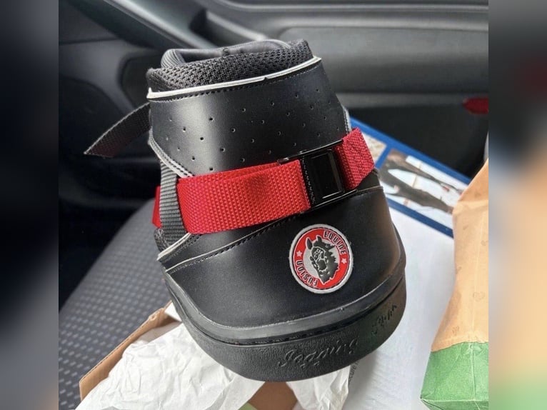 Hufschuhe in Größe 14