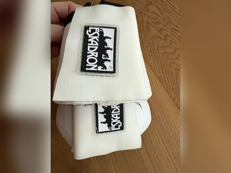 Eskadron Hufglocken weiß Größe M