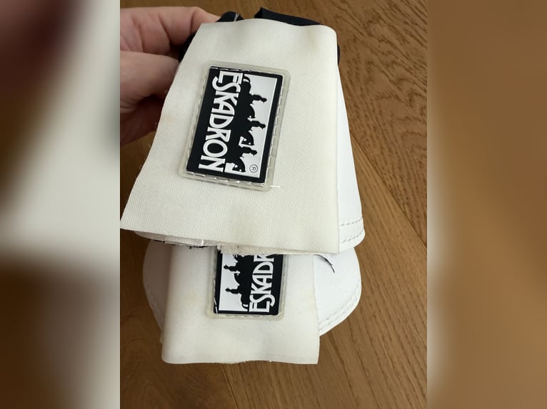 Eskadron Hufglocken weiß Größe M