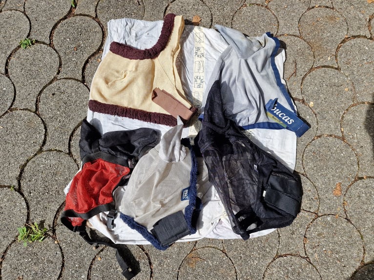Fliegenmasken, Bucas, Busse, Amigo (Schlumpf)