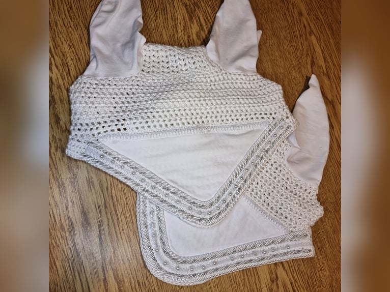 Handgemachte Fliegenhauben