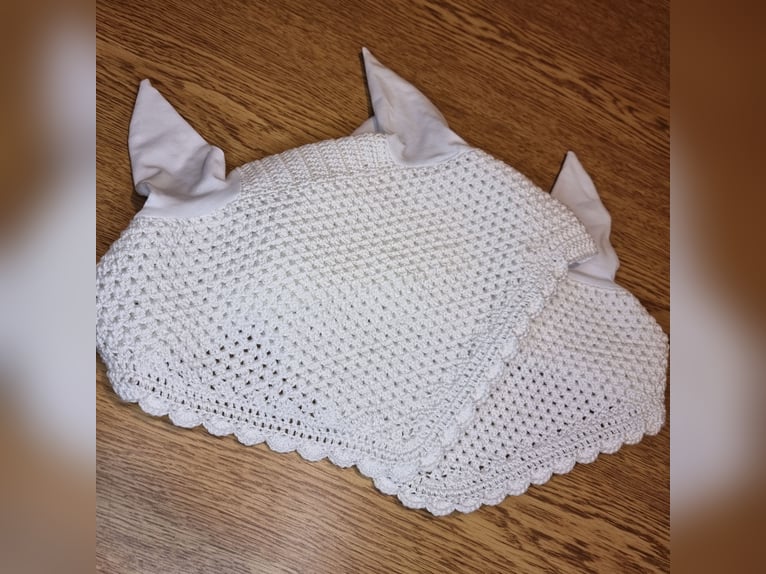 Handgemachte Fliegenhauben