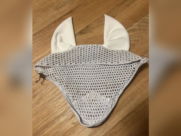 weiße eskadron fliegenmütze warmblut full