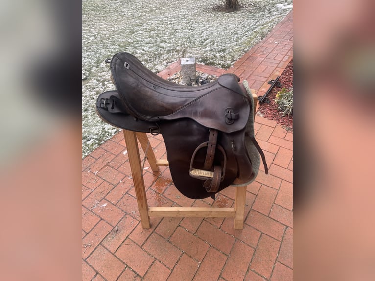 Antiker Militärsattel über 100 Jahre alt - Echtleder