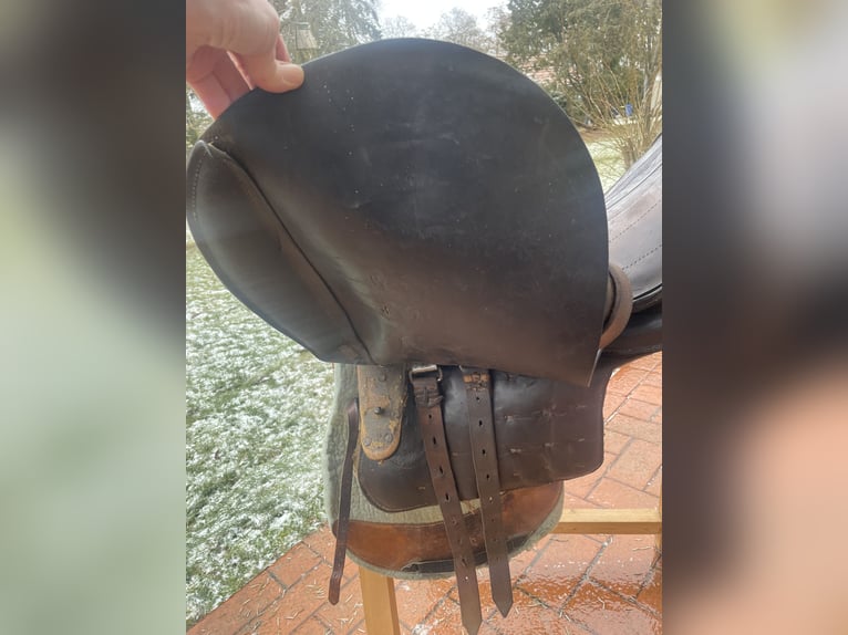 Antiker Militärsattel über 100 Jahre alt - Echtleder