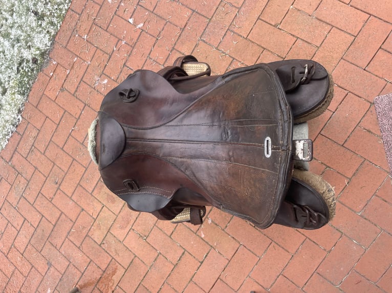 Antiker Militärsattel über 100 Jahre alt - Echtleder