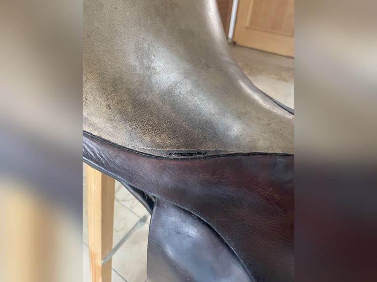 DDR LEWA Sattel VSD 17 Zoll Warmblut ca. 1985 reparaturbedürftig