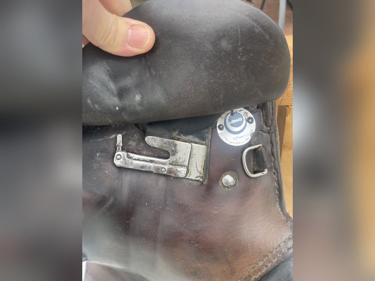 DDR LEWA Sattel VSD 17 Zoll Warmblut ca. 1985 reparaturbedürftig