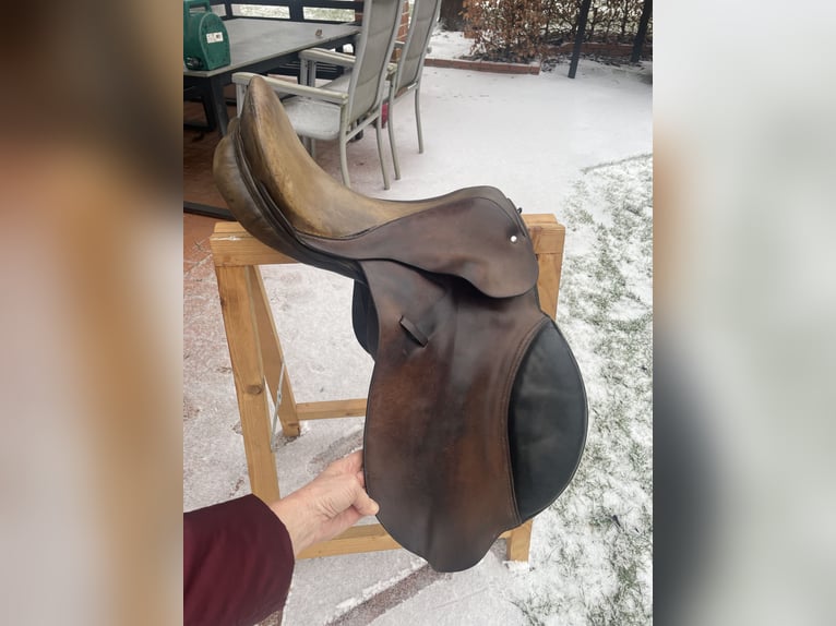 DDR LEWA Sattel VSD 17 Zoll Warmblut ca. 1985 reparaturbedürftig