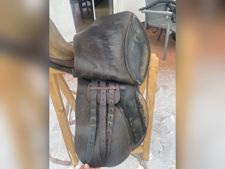 DDR LEWA Sattel VSD 17 Zoll Warmblut ca. 1985 reparaturbedürftig