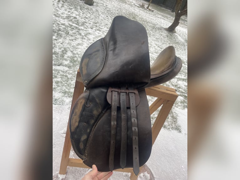 DDR LEWA Sattel VSD 17 Zoll Warmblut ca. 1985 reparaturbedürftig