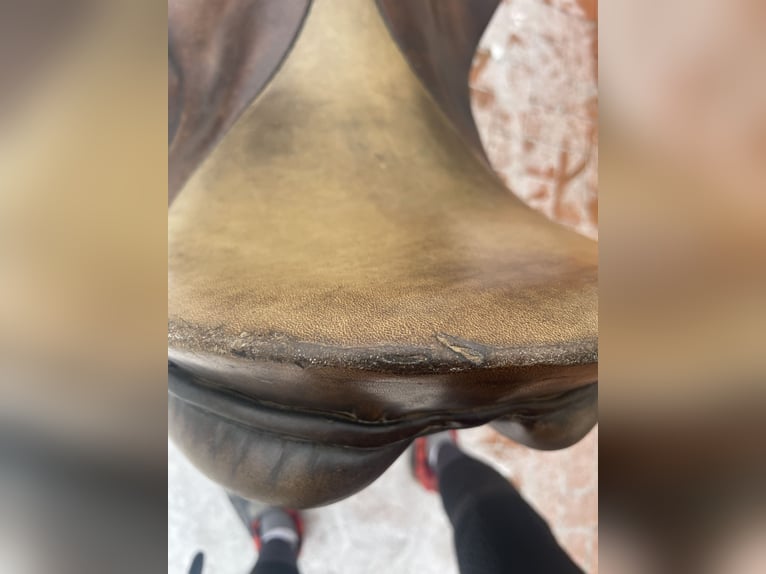 DDR LEWA Sattel VSD 17 Zoll Warmblut ca. 1985 reparaturbedürftig