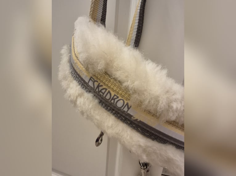 Eskadron Lammfellhalfter VB/Cob mit Strick