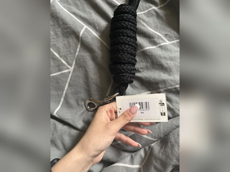 Ich verkaufe Halfter und Strick 2 Stück 