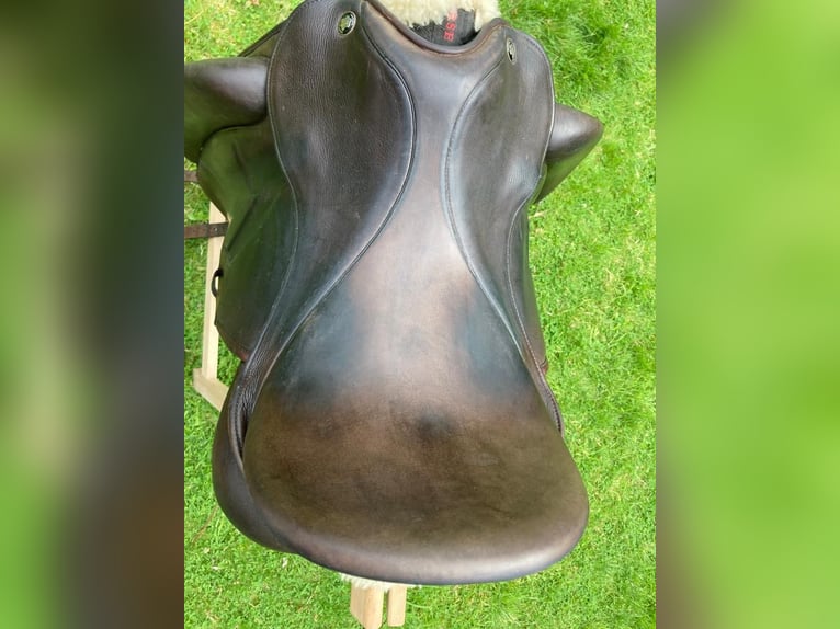 Hennig Dressursattel 