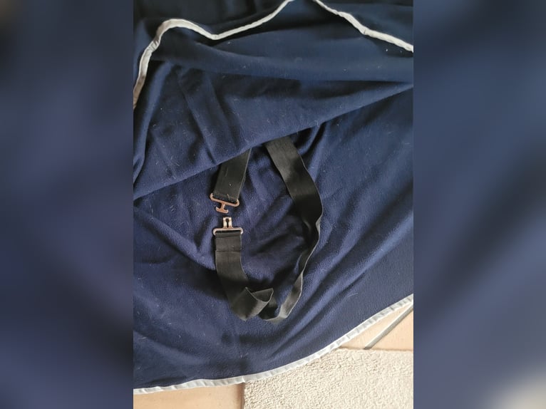 blaue Abschwitzdecke mit Halsteil mit Reflektoren - 155 cm