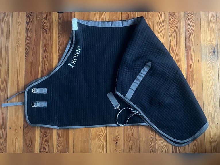 Ikonic Quilt Abschwitzdecke Stalldecke gesteppt blau L Kreuzgurte