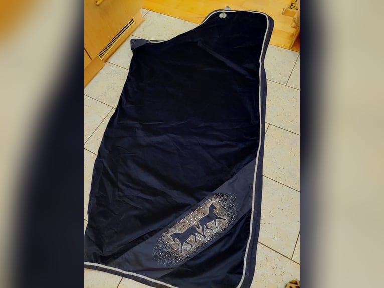 Marta Morgan Equestrian Equipment,  Abschwitzdecke, Decke aus Samt, mit Swarovski Steinen, Größe L