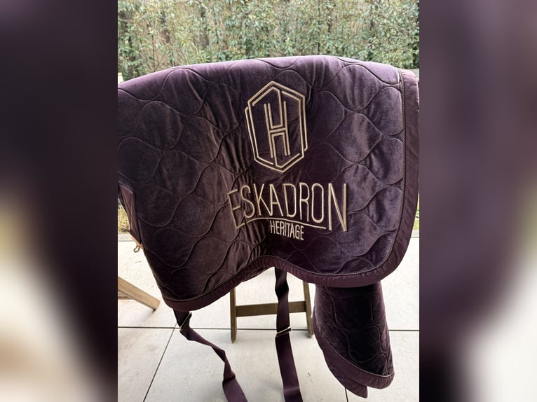 Ungetragene Eskadron Abschwitzdecke Velvet Größe L