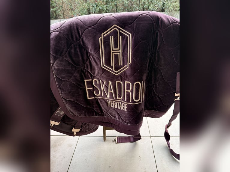 Ungetragene Eskadron Abschwitzdecke Velvet Größe L