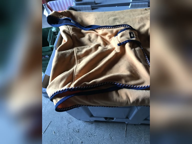 Verschiedene Abschwitzdecken 125