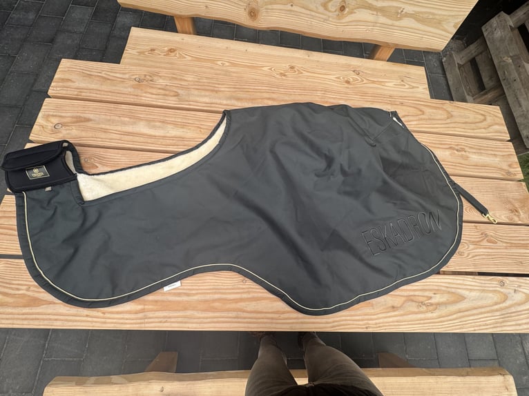 Eskadron Exercise Sheet L – Warmreitdecke mit Teddyfleece, NEU & selten