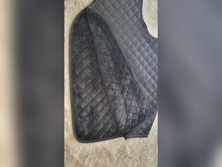 Kentucky Ausreitdecke schwarz 160g Gr. L Kaninchenfell