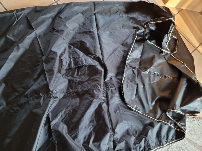 Regenausreitdecke mit Halsteil + Bügelausschnitt (2x benutzt)