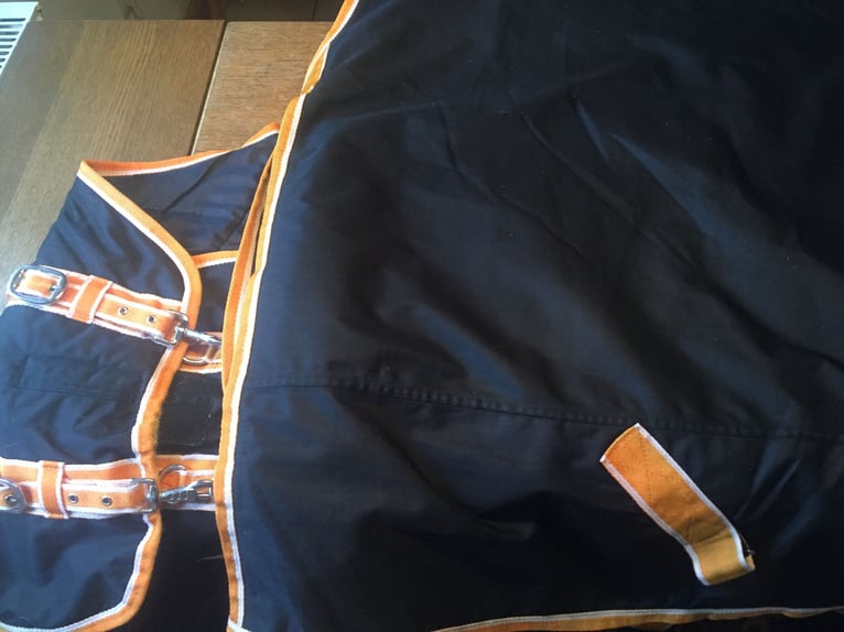 Pferdedecken waschen, imprägnieren, reparieren