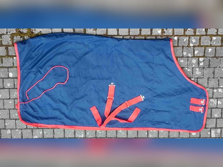 2 leichte Mio Stalldecken