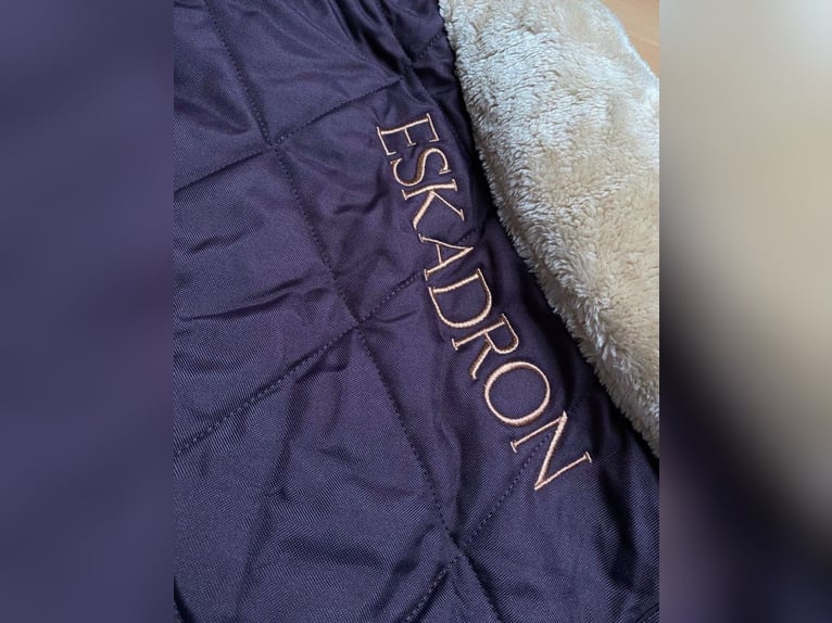 Eskadron Stalldecke Heritage Faux Fur - Deepberry - 125cm S