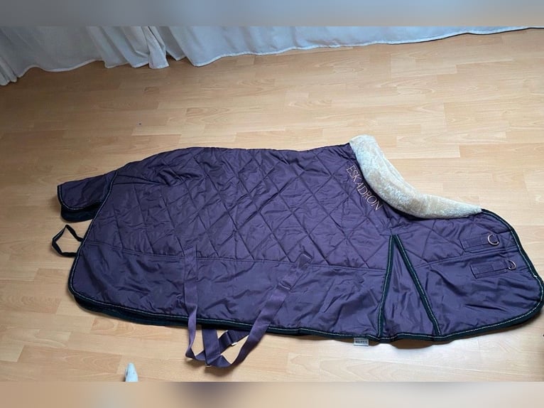 Eskadron Stalldecke Heritage Faux Fur - Deepberry - 125cm S