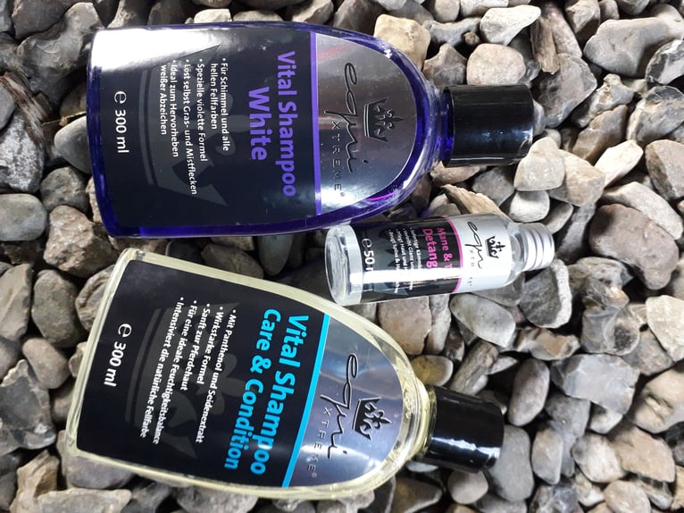 Verschiedene Shampoos und Hufpflegelotion,  neu Verschiedene Shampoos und Hufpflegelotion,  neu
