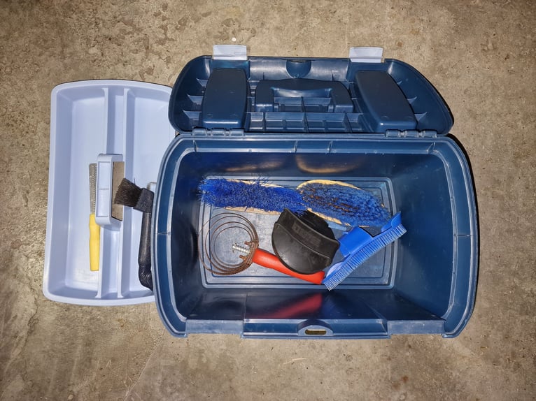 Putzboxen, Putzkasten, Putzzeug (Schlumpf)