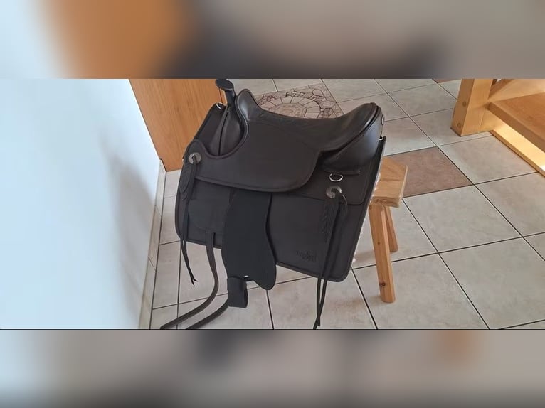 Barefoot Nevada Westernsattel braun