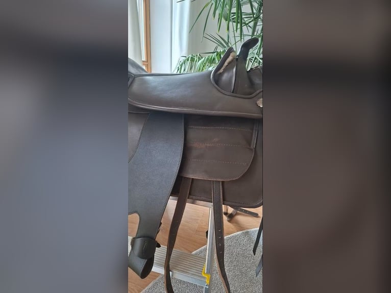 Barefoot Nevada Westernsattel braun