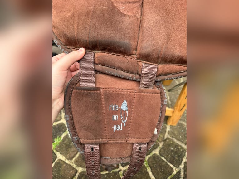 Barefoot  "Ride-on-Pad" Physio braun